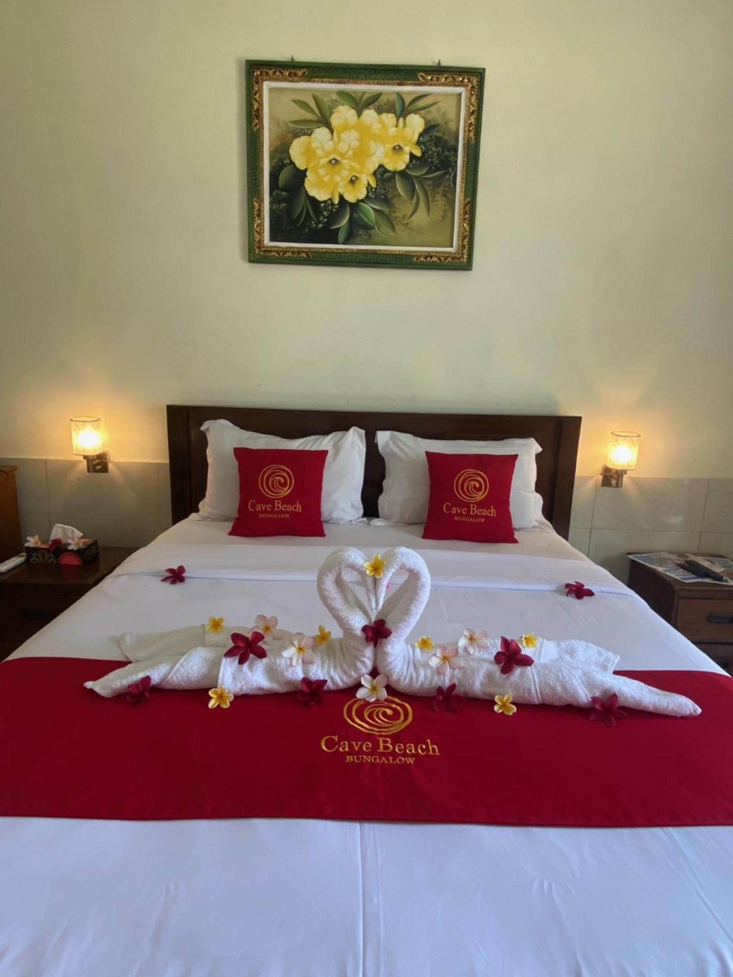 Cave Beach Bungalow Managed KarangGroup Semaya Bagian luar foto