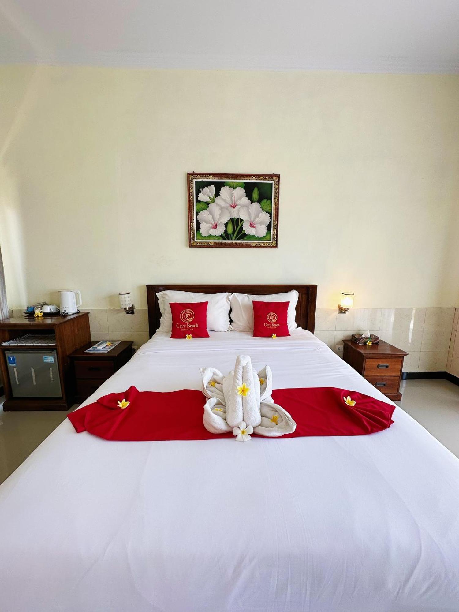 Cave Beach Bungalow Managed KarangGroup Semaya Bagian luar foto